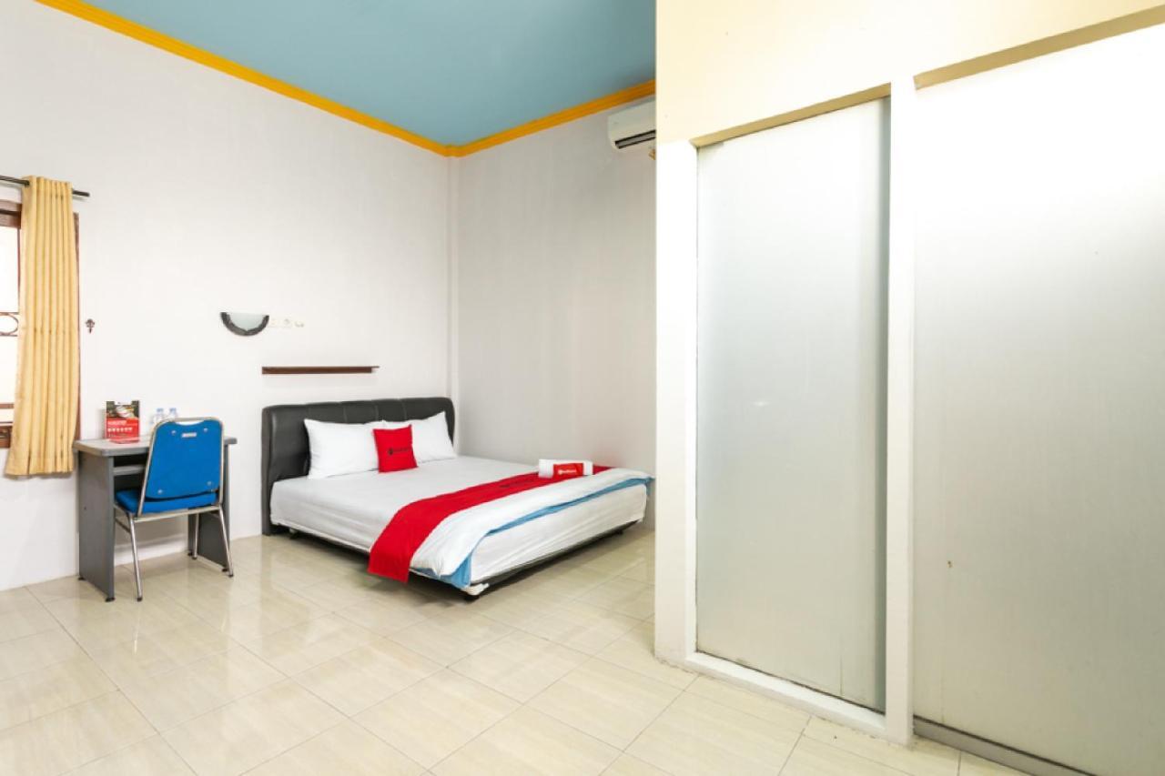 Reddoorz Syariah Near Stadion Manahan Solo 2 Exteriör bild