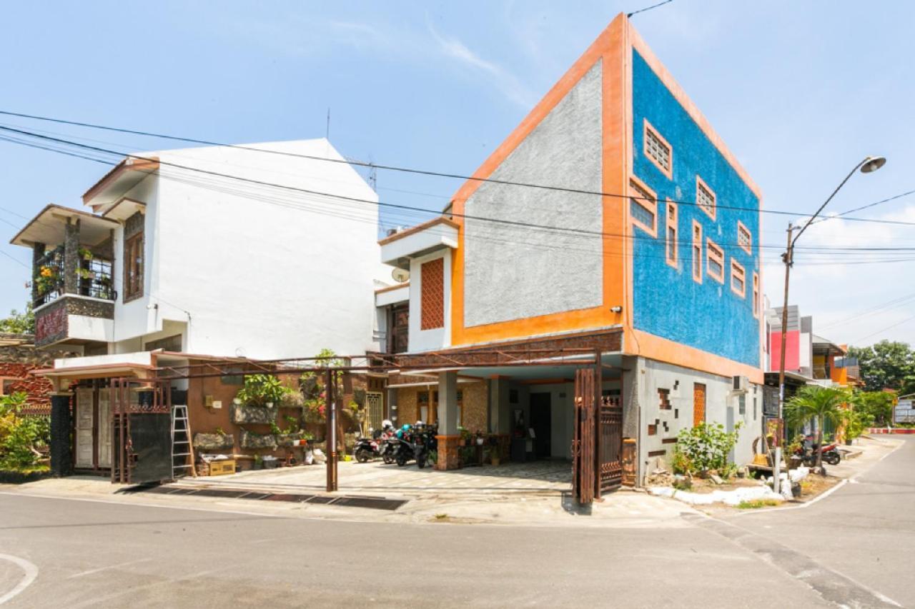 Reddoorz Syariah Near Stadion Manahan Solo 2 Exteriör bild