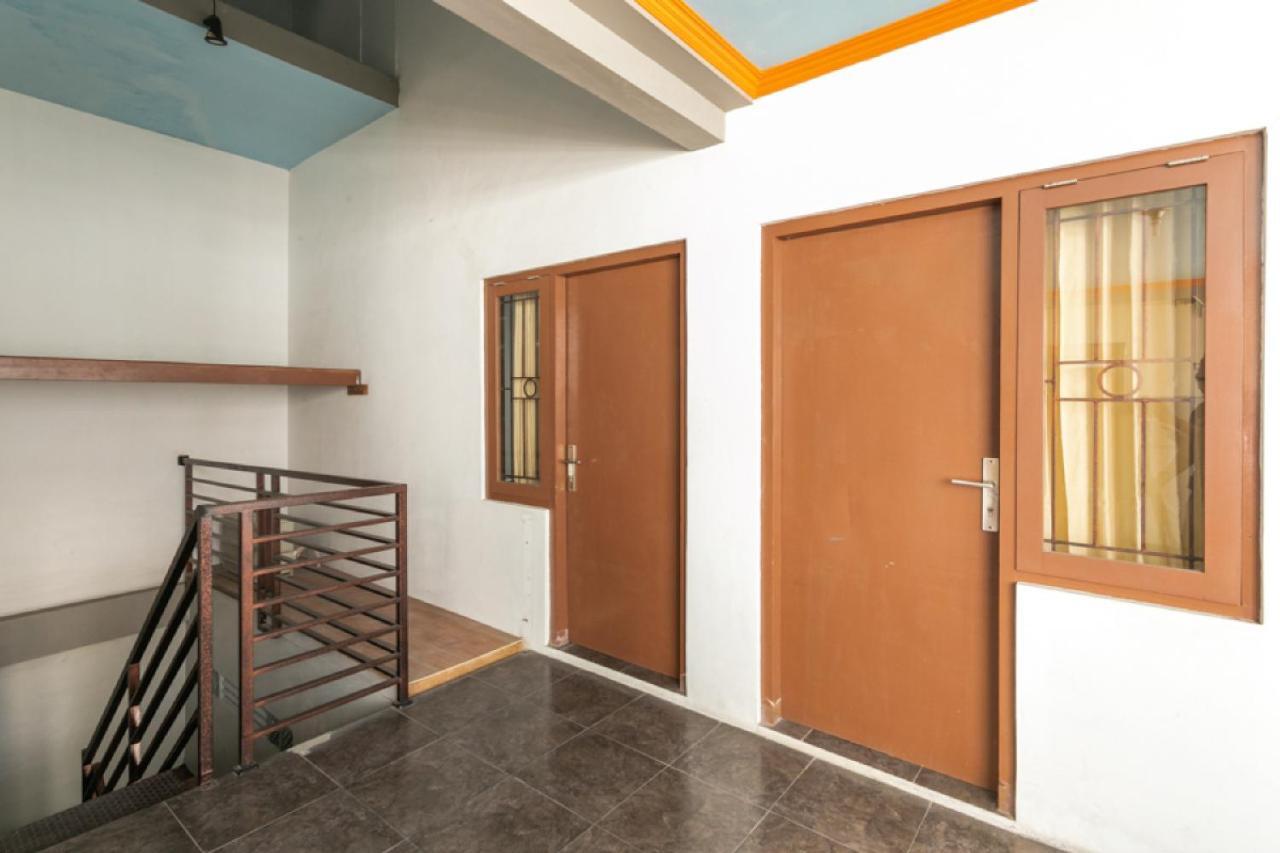 Reddoorz Syariah Near Stadion Manahan Solo 2 Exteriör bild