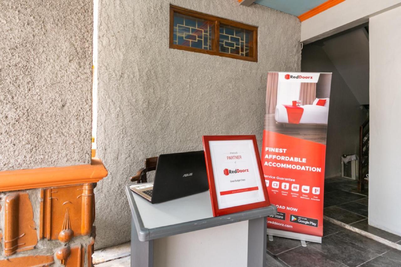 Reddoorz Syariah Near Stadion Manahan Solo 2 Exteriör bild